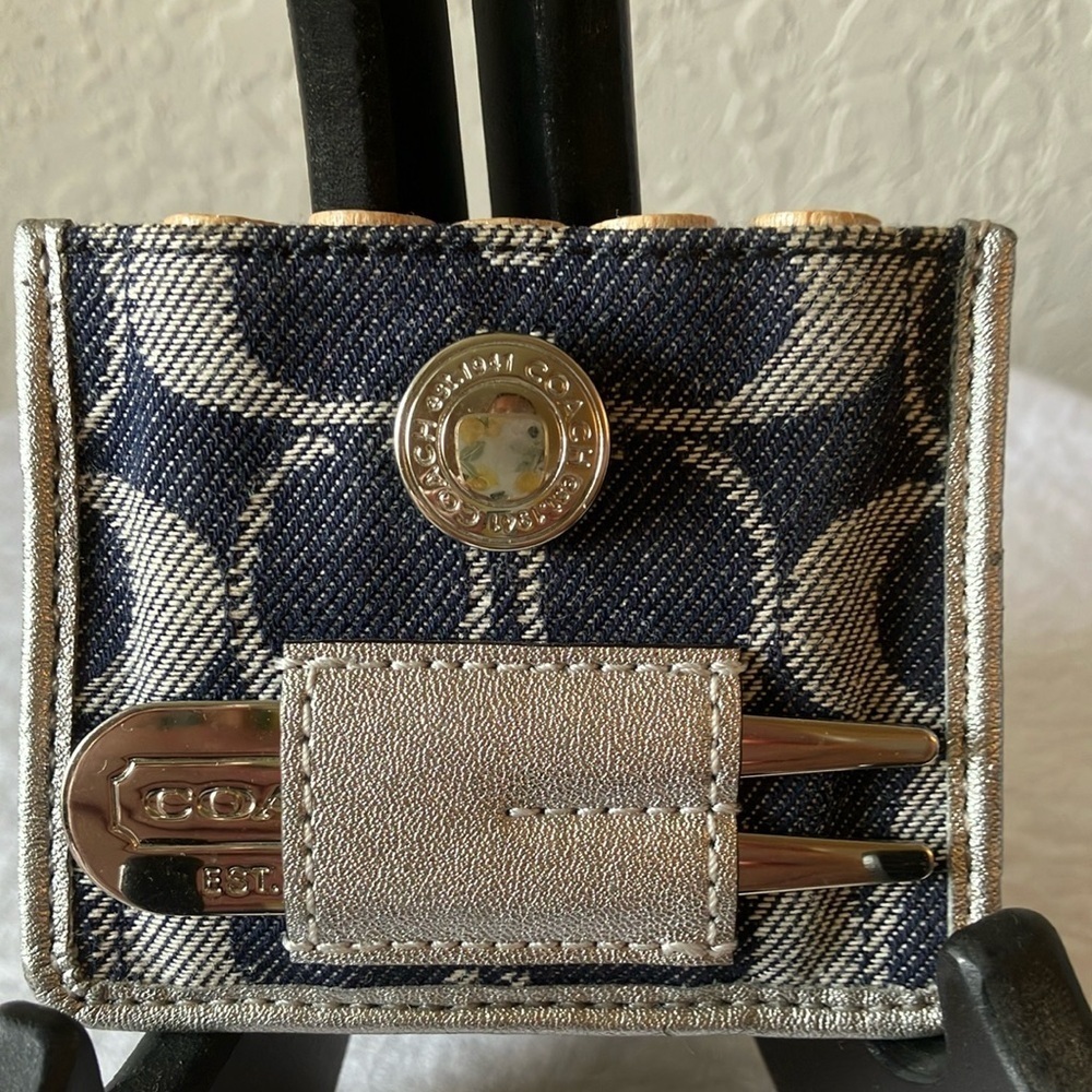 Coach: Denim Signature Navy & Silver Divot Tool Golf Tee Holder